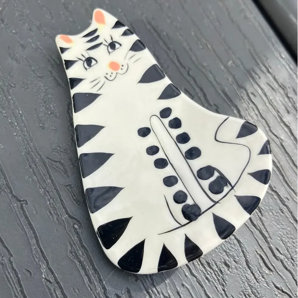 Vintage black and white cat pin brooch, kitschy eclectic bohemian hippie, OOAK